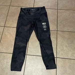 Under Armour Compression Crop Leggings sz. L